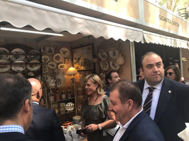 Responsables municipales asisten a la inauguración de la 34ª Feria Oficial de Artesanía de la Región de Murcia (Feramur), Foto 7