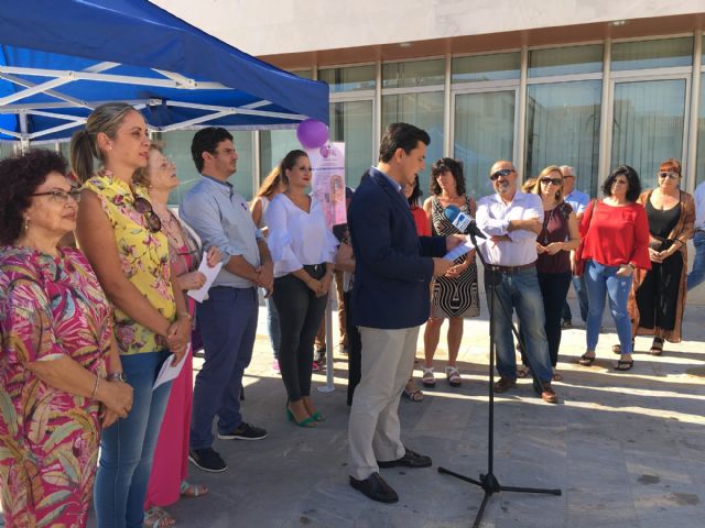 San Javier conmemoró el Día Mundial del Alzheimer con la lectura de un manifiesto y un stand informativo en la plaza de España - 3, Foto 3