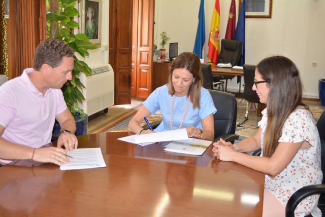 El Ayuntamiento suscribe un convenio de colaboración con Looije para la implantación de invernaderos escolares en los centros educativos aguileños - 1, Foto 1