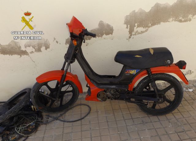 La Guardia Civil investiga a un menor de edad por robos en una vivienda y en el complejo deportivo de Mula - 2, Foto 2