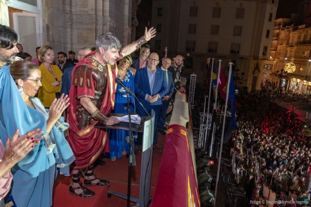 El pregón de Carthagineses y Romanos homenajea a los afectados por la gota fría y los tres pilotos fallecidos en el Mar Menor - 1, Foto 1