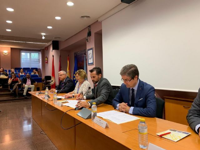 El Hemiciclo de la Facultad de Letras acoge el I Congreso de Cabos de Moros y Cristianos - 2, Foto 2