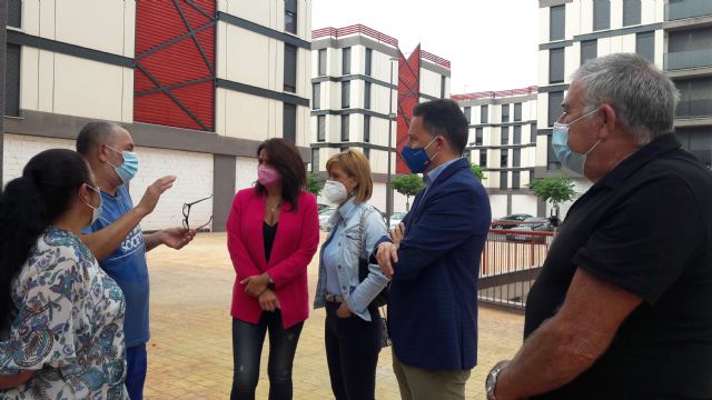 Fulgencio Gil propone al gobierno regional que las familias de San Fernando con derecho moral reconocido accedan a las viviendas de titularidad autonómica que la CARM posee en este barrio - 1, Foto 1