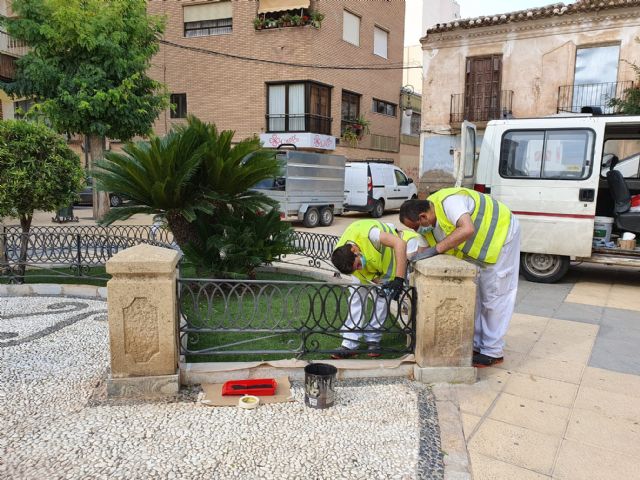 El Ayuntamiento de Lorca lleva a cabo trabajos de mejora en la Plaza del Negrito a través de los alumnos de los programas municipales de empleo y formación - 1, Foto 1