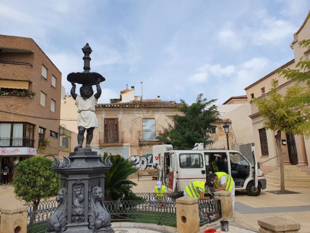 El Ayuntamiento de Lorca lleva a cabo trabajos de mejora en la Plaza del Negrito a través de los alumnos de los programas municipales de empleo y formación - 2, Foto 2