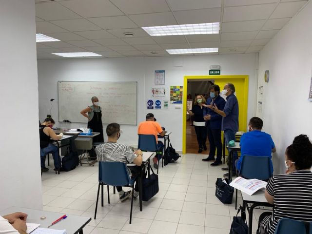 Más de 1.300 personas en riesgo de exclusión social realizan cursos del SEF en la Fundación Tienda Asilo San Pedro - 1, Foto 1