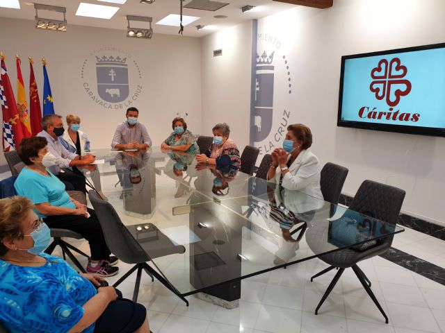 El Ayuntamiento de Caravaca refuerza su colaboración con Cáritas para ayudar en el banco de alimentos y en                                                           la atención a las familias más vulnerables afectadas por la crisis económica - 1, Foto 1