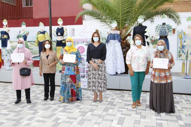 163 personas en situación de vulnerabilidad participan en el programa 'Camina Entre Telas' - 1, Foto 1