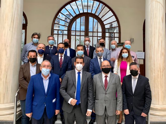 El Gobierno regional plantea un acuerdo sobre las infraestructuras necesarias que impida que las decisiones se tomen fuera de la Región - 2, Foto 2