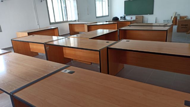 UGT Servicios Públicos denuncia que los alumnos del Politécnico de Murcia han comenzado las clases sin aulas ni mobiliario - 1, Foto 1