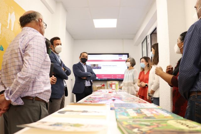 El consejero de Transparencia, Participación y Administración Pública visita la sede de FADE - 2, Foto 2