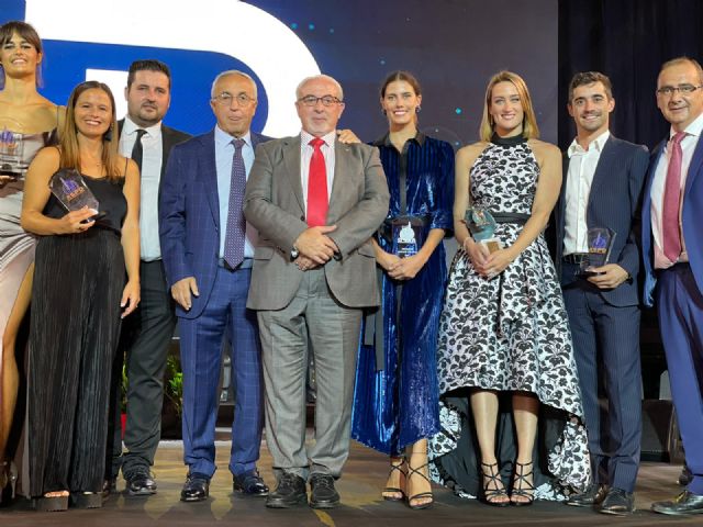 De izquierda a derecha, Thais Henríquez, Sofía Toro, David Cal, Alejandro Blanco, José Luis Mendoza, Lourdes Mohedano, Mireia Belmonte, Javier Fernández y Juan Ignacio Gallardo, Foto 1