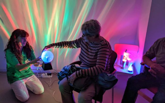 Casaverde realiza por primera vez terapia multisensorial con familiares y residentes de su Centro de Mayores de Navalcarnero (Madrid) con motivo del Día Mundial Del Alzheimer - 2, Foto 2