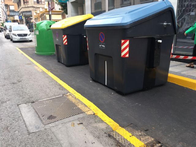 Alcantarilla renueva los contenedores de basura y mejora las zonas de la calzada donde están instalados - 2, Foto 2