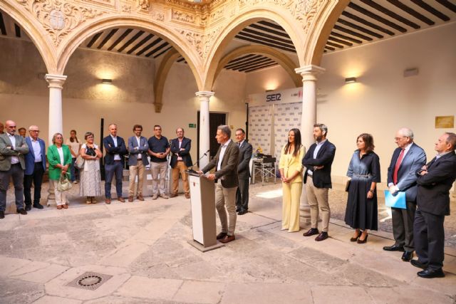 Lorca se convierte en escaparate de un siglo de turismo regional con una gran exposición en el Palacio de Guevara - 5, Foto 5