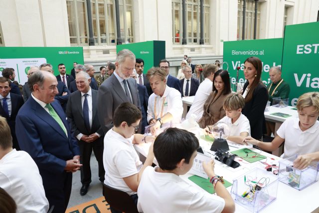 S. M. el Rey inaugura la exposición sobre la evolución tecnológica y el futuro de la electricidad organizada por Iberdrola - 2, Foto 2