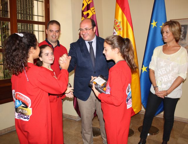 El presidente de la Comunidad recibe a las alumnas del Colegio Antonio de Nebrija de Murcia que ganaron la ´World Robot Olympiad´ - 3, Foto 3