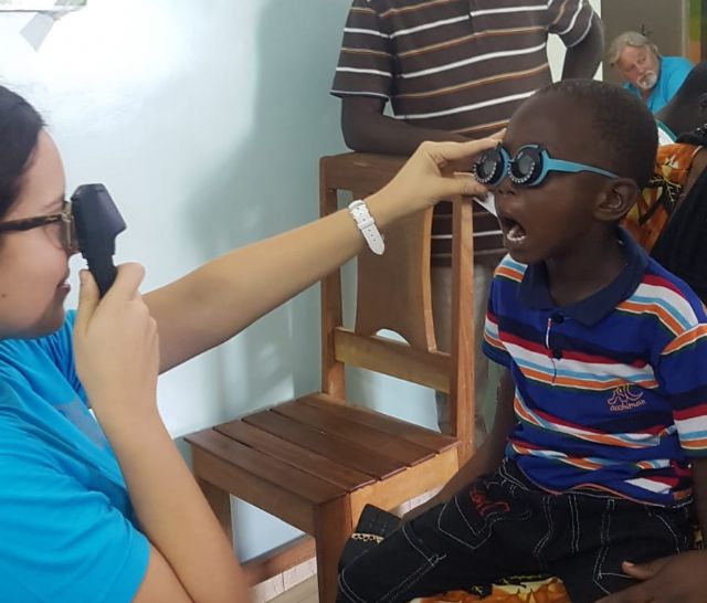 Dos docentes y un estudiante de la facultad de Óptica de la UMU están en Senegal para ayudar a personas con problemas de visión - 1, Foto 1