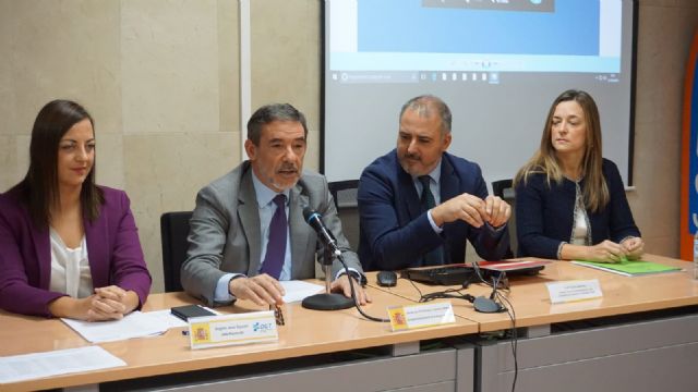 Medio centenar de policas locales de toda Regin se forma en buenas prcticas en educacin vial, Foto 2