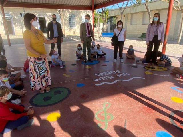 El Ayuntamiento pone en marcha una iniciativa para dar una nueva vida a los patios escolares - 1, Foto 1