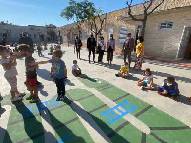 El Ayuntamiento pone en marcha una iniciativa para dar una nueva vida a los patios escolares - 2, Foto 2