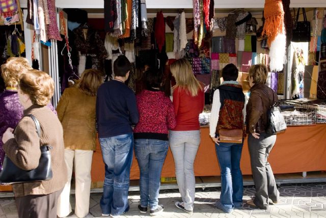 Mercados abre el plazo de solicitudes para formar parte del Mercadillo de Artesanía de Navidad - 1, Foto 1