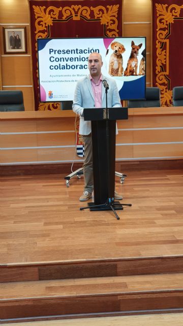 El Ayuntamiento de Molina de Segura firma dos convenios con la Protectora de Animales de la localidad para la protección de animales y el fomento de su adopción, y el control de colonias felinas en 2021 - 1, Foto 1