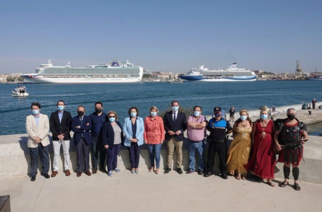 El Puerto de Cartagena recibe por primera vez en su historia la escala simultánea de cinco cruceros - 1, Foto 1