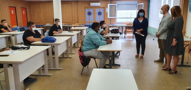 El alcalde de Molina de Segura visita al alumnado del Programa Mixto de Empleo y Formación GJ Parque Nelson Mandela 3 - 2, Foto 2
