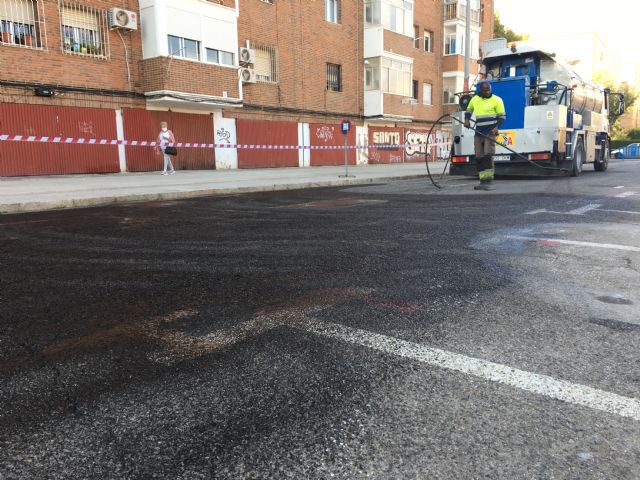 La explanada del centro comercial Cenit renueva su asfalto - 1, Foto 1