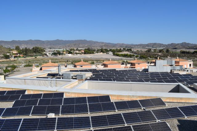 El Colegio Carlos V logra reducir a 0 su consumo de luz de la red, por un sistema de baterías y fotovoltaica, pionero en la Región de Murcia - 1, Foto 1