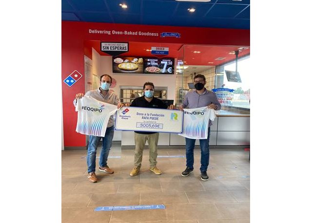 Entrega cheque donación Domino´s Pizza de San Javier a la asociación Rafa Puede - 1, Foto 1