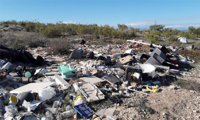 El Ayuntamiento torreño recuerda la gratuidad de la escombrera municipal tras detectar depósitos ilegales en la localidad - 2, Foto 2