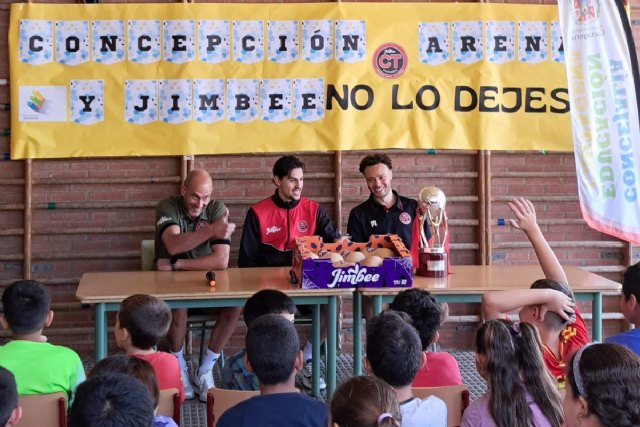 El Jimbee de fútbol sala fomenta la asistencia a clase en el colegio Concepción Arenal del Ensanche - 1, Foto 1
