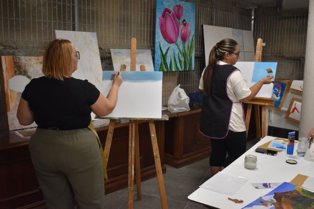 Comienza el curso de pintura acrílica y al óleo propuesto por la Concejalía de Políticas Sociales - 2, Foto 2