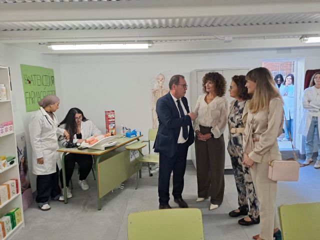El IES José Planes de Murcia estrena nueva aula-oficina de Farmacia - 1, Foto 1