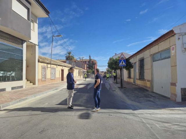 El Ayuntamiento realiza obras para mejorar la seguridad y accesibilidad en aceras del centro de Valladolises - 2, Foto 2