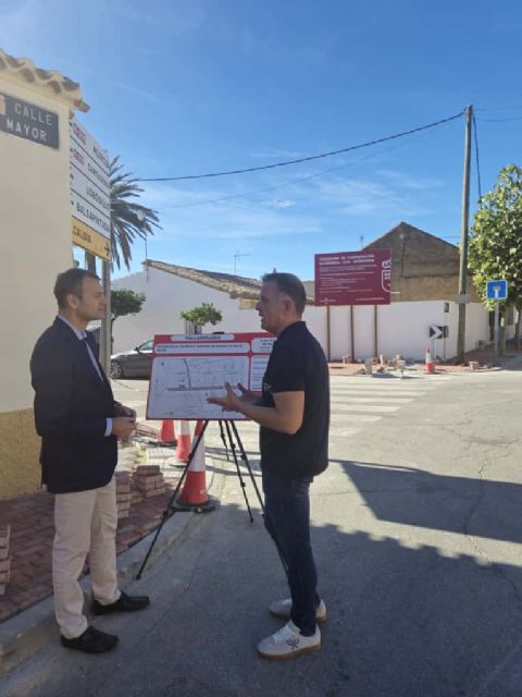 El Ayuntamiento realiza obras para mejorar la seguridad y accesibilidad en aceras del centro de Valladolises - 3, Foto 3