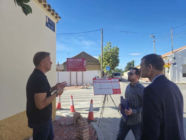 El Ayuntamiento realiza obras para mejorar la seguridad y accesibilidad en aceras del centro de Valladolises - 4, Foto 4