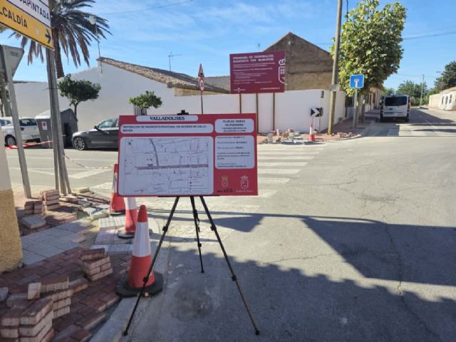 El Ayuntamiento realiza obras para mejorar la seguridad y accesibilidad en aceras del centro de Valladolises - 5, Foto 5