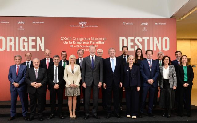 El presidente de AMEFMUR, José María Tortosa, con el rey Felipe VI, en el Congreso de la Empresa Familiar - 1, Foto 1