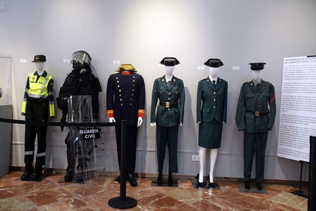 Más de 20 uniformes originales y 70 piezas de colección muestran 180 años de historia en Sevilla - 5, Foto 5