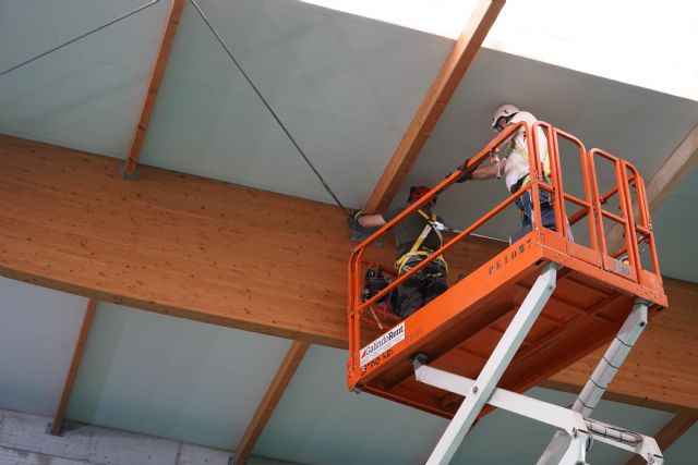 El Ayuntamiento ejecuta los trabajos de renovación de la cubierta del pabellón deportivo de Los Garres - 2, Foto 2