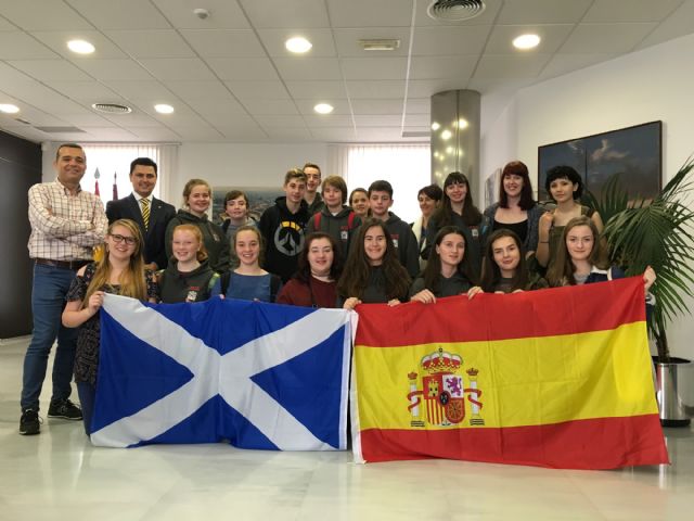 El Alcalde recibió a un grupo de estudiantes escoceses de intercambio en San Javier - 1, Foto 1