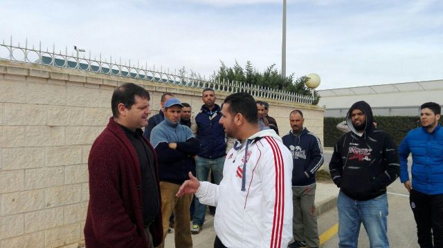 Podemos muestra su apoyo a los inmigrantes trabajadores del campo del sindicato ALAFA en sus reivindicaciones por los derechos laborales - 1, Foto 1