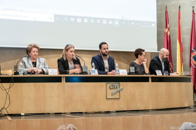 Charla a las amas de casa de Cartagena para prevenir la violencia en la familia - 1, Foto 1