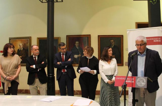 La Universidad de Murcia alza la voz contra la violencia hacia las mujeres con la lectura de un manifiesto con motivo del 25N - 2, Foto 2