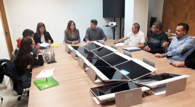 Comercio y Limpieza Viaria informan a las plazas de abastos sobre la instalación del quinto contenedor de recogida de orgánico - 1, Foto 1