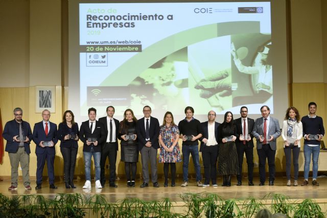 La UMU entrega premios a grandes empresas y pymes que fomentan la empleabilidad del alumnado universitario - 1, Foto 1