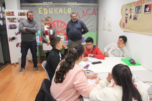 Educación dona material escolar para los talleres de refuerzo educativo Edukaló - 1, Foto 1